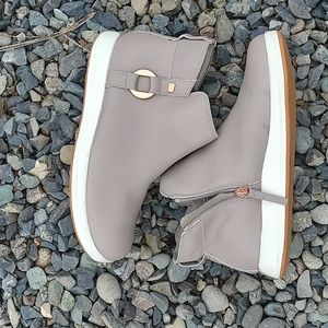 KURU-Tempo Water Resistant Chelsea Zippered Slip On Design Ankle Boot